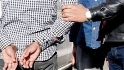 القبض على عاطل هارب من 4 أحكام قضائية بحيازته سلاح ناري بشبرا الخيمة