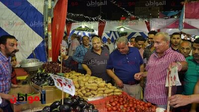 محافظ السويس يخفض أسعار السلع الغذائية بمعرض أهلاً رمضان بحي الأربعين