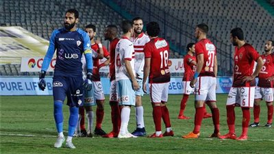 الأهلي والزمالك يتصارعان على  ضم مدافع سموحة   