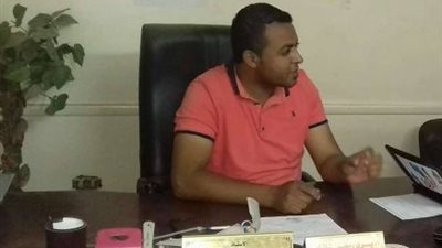 مدير أورمان سوهاج يستعرض مع 