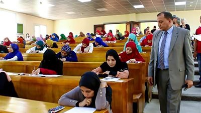 رئيس جامعة بني سويف يتفقد امتحانات التمريض والتربية وعلوم ذوى الإحتياجات