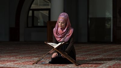 فتاوى نسائية.. هل يجوز قراءة القرآن للمرأة الحائض أم لا؟