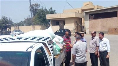 ضبط 2 طن قمح فاسد داخل سيارة بـ 