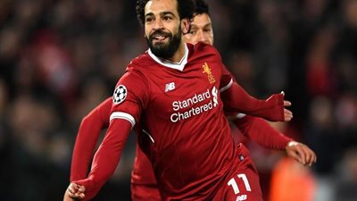 أسطورة مانشستر يونايتد: صلاح يحتاج الكثير للوصول لمستوي ميسي ورونالدو