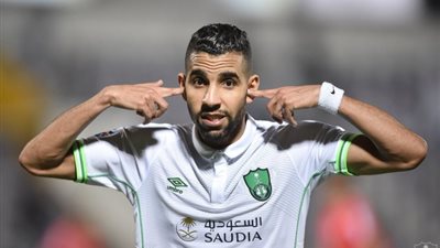 عرض إماراتي يهدد عودة مؤمن زكريا للأهلي