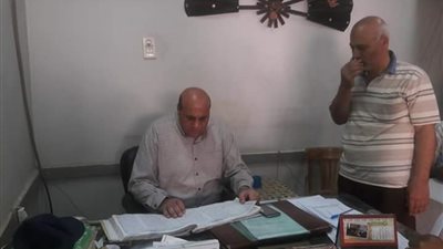 الفيومي يخصم اجر يوم لثلث العاملين بديوان مديرية التعليم باسوان 