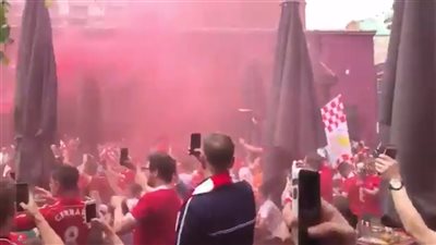 صور.. جماهير ليفربول تشعل الأجواء في كييف