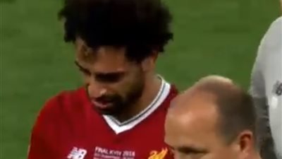 فيديو.. محمد صلاح يتعرض لـ