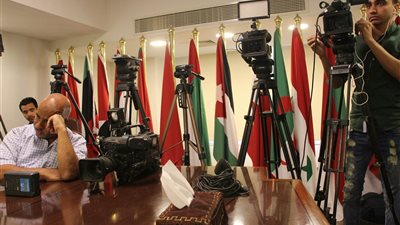صور| استعدادات احتفالية تكريم السفيرة مرفت التلاوي بمقر 