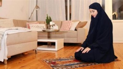 فيديو| جسد المرأة عورة.. فما حكم ظهور قدم المرأة أثناء الصلاة؟