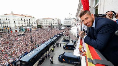 صور.. ريال مدريد يواصل الإحتفالات.. ورونالدو يطمئن الجماهير