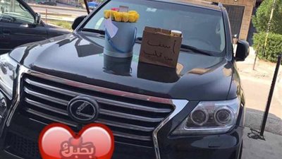 فيديو| شاب يصالح حبيبته بهدية غير متوقعة