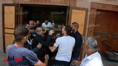 جثمان علي لطفي يواري الثرى في مدافن العائلة بـ