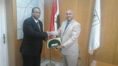 تكريم 3 قيادات بـ 