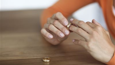 فيديو| متى يحق للمرأة أن تطلق نفسها من زوجها؟