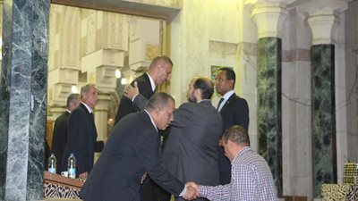 صور| انطلاق مراسم عزاء رئيس الوزراء الأسبق بـ 