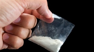 القبض على عاطلين بحوزتهما مواد مخدرة بـ