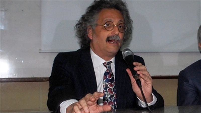 حسين خيري نقيب الأطباء