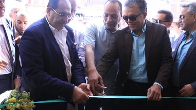 صور| وزير النقل يفتتح محطتي المنشأة وأبوتيج لـ