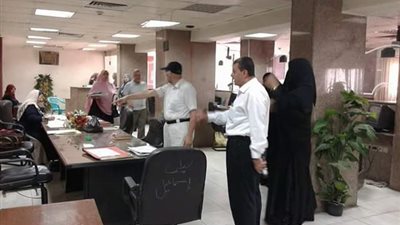 رئيس حى شرق المنصورة يتفقد المركز التكنولوجى