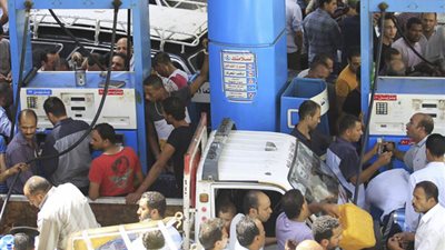 خبراء اقتصاد: الأغنياء فقط هم من يستفيدون من دعم الفقراء 