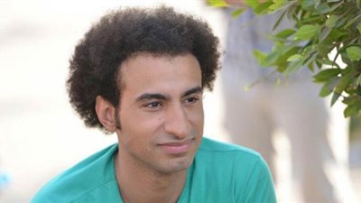 علي ربيع يخطو أولى خطوات الأبوة على يد 