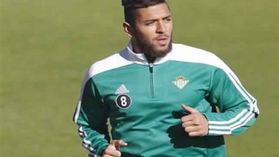صورة| مدافع منتخب مصر ينعي 