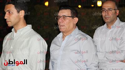 صور| مدحت شلبي في عزاء نجل محمد فضل