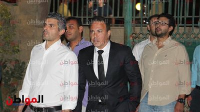 صور| أيمن يونس في عزاء نجل محمد فضل