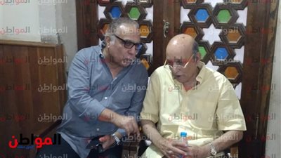 المنتج محمد العدل يقدم واجب العزاء في وفاة مديحة يسري