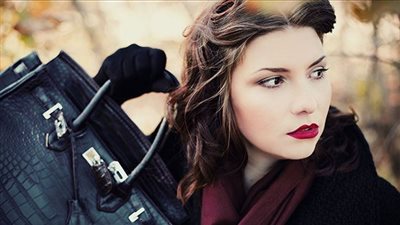10 أشياء يجب أن تكون لدى كل امرأة في حقيبتها