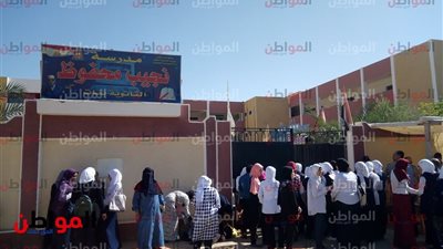 فيديو| لحظة دخول طلاب الثانوية العامة 2018 بالوادى الجديد لجان الامتحان