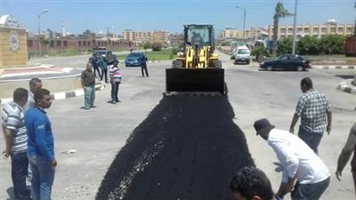 صور| رصف الشوارع بمدينة جمصة ومعالجة الهبوط