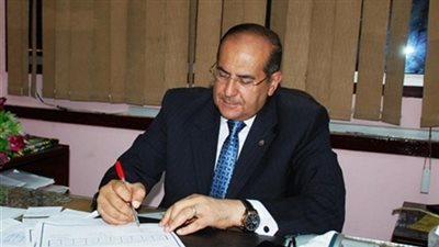 محافظة سوهاج تُسلم البطاقات التموينية لغير القادرين بـ 