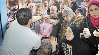 فيديو| التموين: صرف السلع بالبطاقات الورقية حتى نهاية يونيو الحالي
