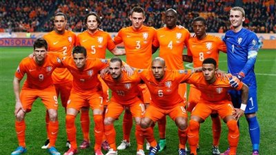 ديباي يقود هجوم هولندا أمام إيطاليا