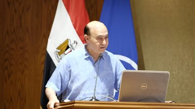 مميش: عبور 12.6 مليون طن من خلال قناة السويس طن فى 4 أيام