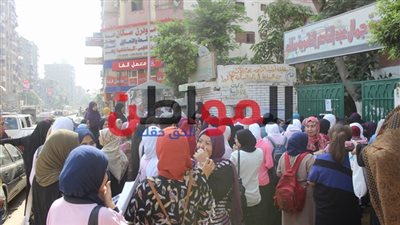 طلاب مدرسة الثانوية بنات بـ