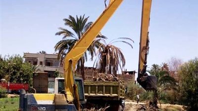تطهير ترعة النجع المستجد بـ