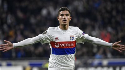 ليون يقطع الطريق علي ليفربول ويحتفظ بـ
