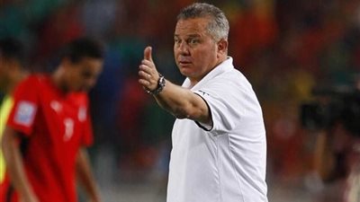 شوقي غريب يجتمع بمعاونيه قبل مواجهة الجزائر
