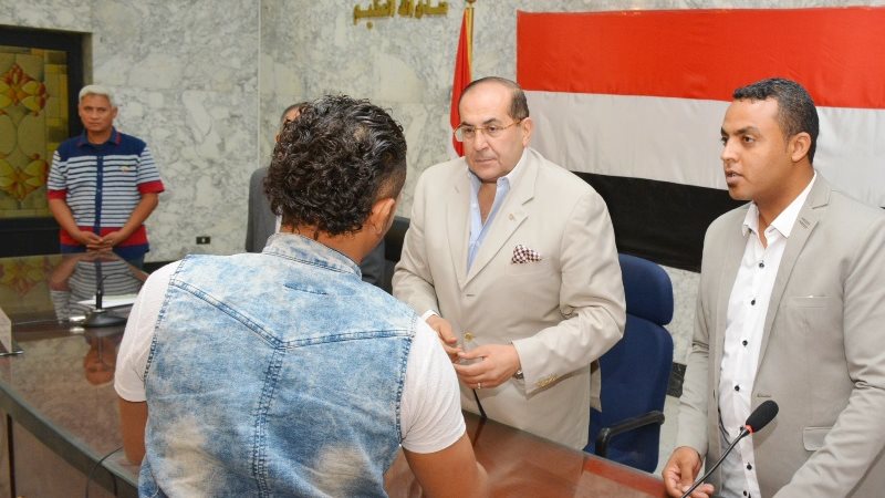 توزيع المساعدات 