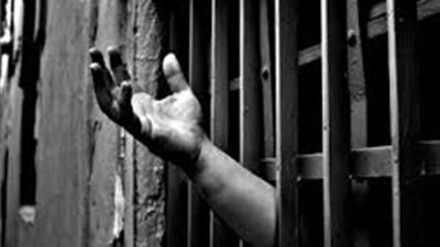 القبض على سائق تاكسى بحوزته نصف مليون دولار بـ