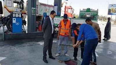الرقابة الإدارية تسحب 21 عينة مواد بترولية من محطات الوقود بـ