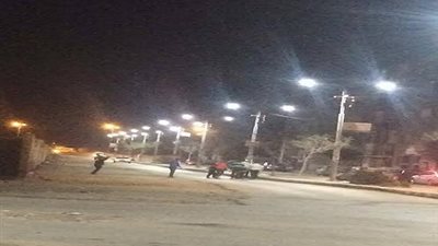 تركيب ٤٠ عمود إنارة بقرية ميت زنقر بـ
