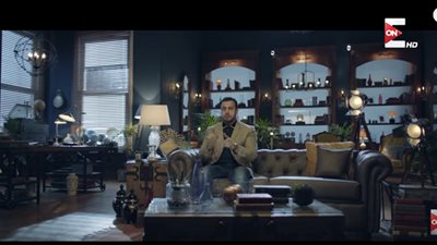 فيديو| مصطفى حسني يجيب.. كيف لا تصبح مرآة الحب 