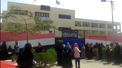 طلاب الثانوية العامة 2018 بالإسماعيلية: صعوبة أجزاء فى الفرنساوى والألمانى سهل