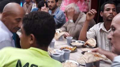 صور| مائدة أرض اللواء تستقبل المواطنين.. والصائمون: 