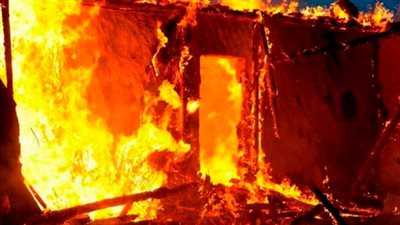 الدفع بـ5 سيارات إطفاء لاخماد حريق سيارة محملة بمواد بترولية في حلوان
