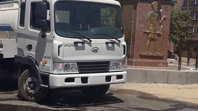 رفع 1800 طن قمامة من جانبي طريق 